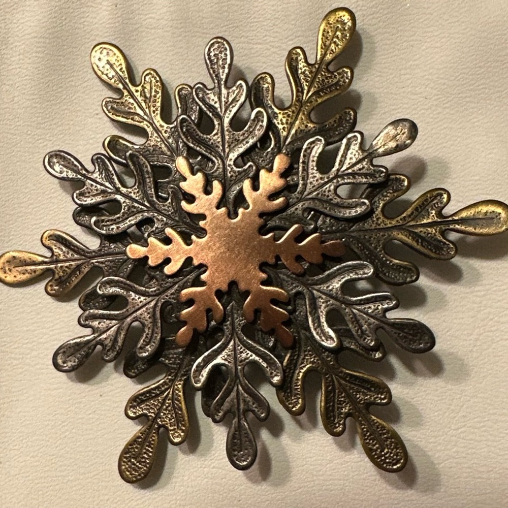Vintage K & T Metallic Snowflake Broach/ Pin